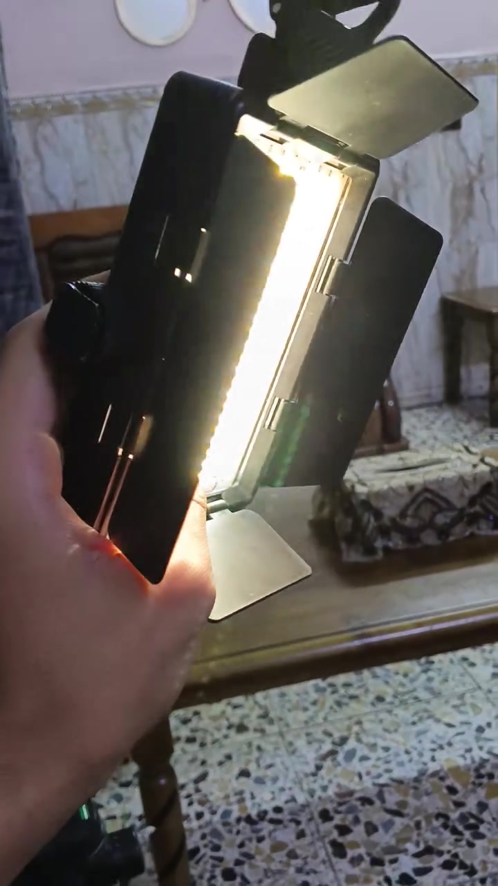 كامره نيكون D3200 عدسه70_300 رياضي جميع الملحقات وياها نيضفه       مامفتوحه ابد متواجد وتساب *********** السعر 350 اوبيها مجال
