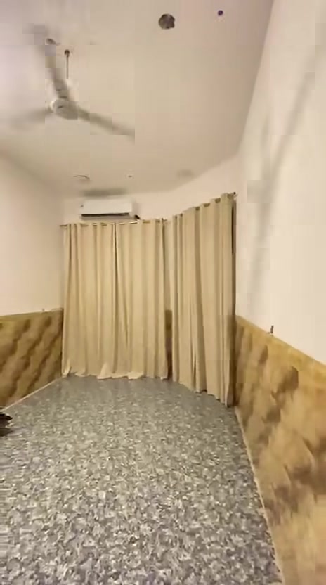 سلام عليكم يتوفر لدى مكتب عقارات الماجدي بيت للبيع في دور النفط حي الحريه الثانيه قرب حسينية الزهراء بول شارع المساحه 165 قاطين بناء مرتب وجديد البيت طابو زراعي سند 25 الاستفسار *********** ابو ريحانه

