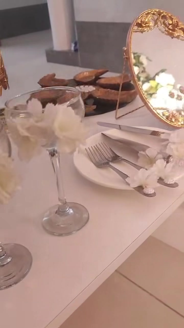 ✨👑 كوشات النرجس 👑✨
مو بس كوشة… 🤍
نحن نصنع لحظة تبقى بالذاكرة 💍✨
لأن ليلة العمر تستحق تفاصيل استثنائية، وفرنا لكم أجمل التصاميم الفاخرة بأجمل اللمسات 🌸
💎 كوشات فخمة وأنيقة
🌹 تنسيق ورد حسب ذوق العروس
✨ إكسسوارات وتفاصيل تكمل جمال الكوشة
👰‍♀️ تجهيزات للمهر والحنة وعقد القران والزفاف
🚚 خدمة توصيل للمناطق القريبة
اختاري حلمك… وخلي علينا الباقي 🤍
🌸 كوشات النرجس 🌸
حيث تبدأ الحكاية من أجمل مكان… 👑
📩 للحجز والاستفسار راسلونا على الخاص
📅 الحجز مفتوح للمواعيد القادمة
واتساب ***********
