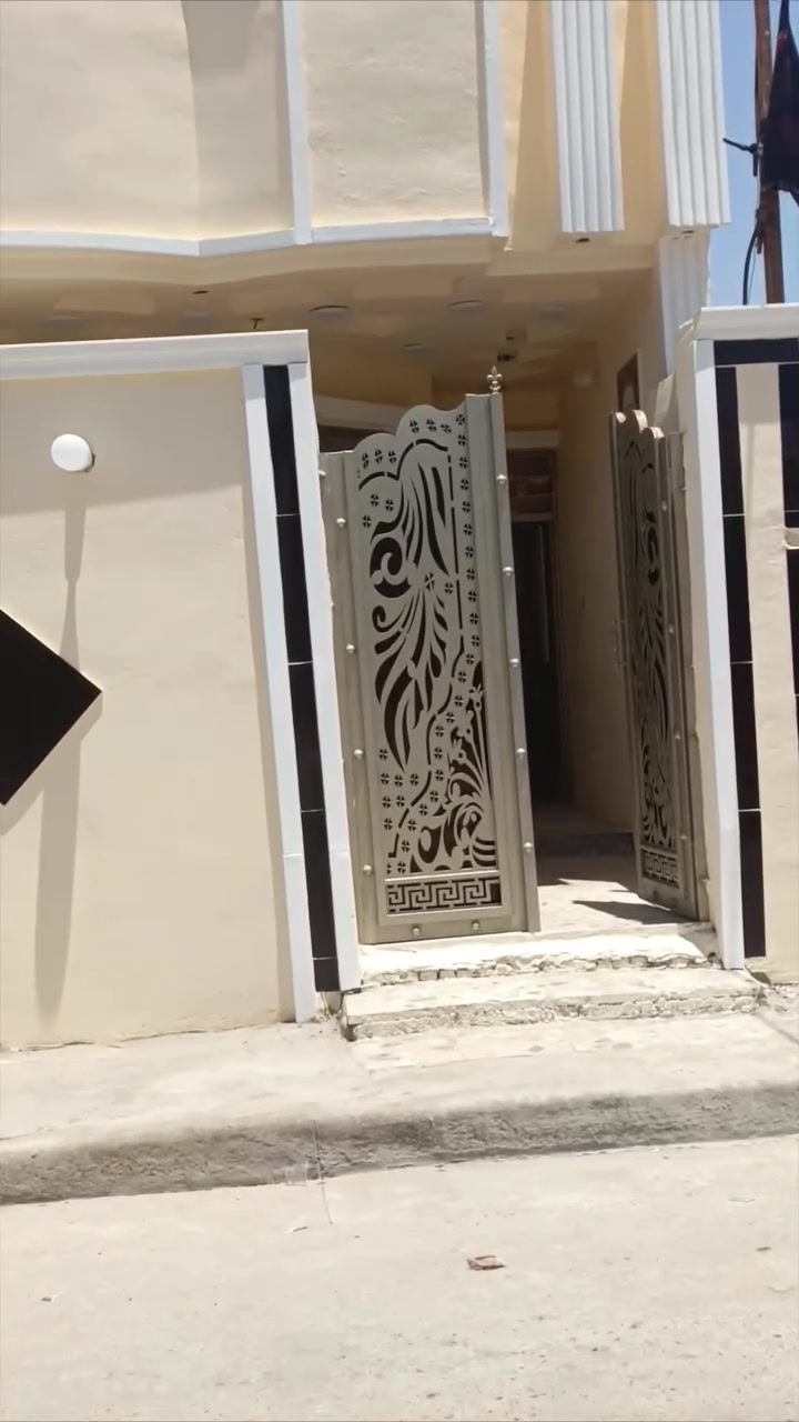 السلام عليكم ورحمه الله وبركاته
#بيت #للبيع 
منطقة سبع قصور قرب المركز
         #مساحه100متر
الارضيه رفت السكف مسلح
بناء طابوك كامل خدمات طابق ونص
الاستفسار ***********
مراسله الصفحه او واتساب
