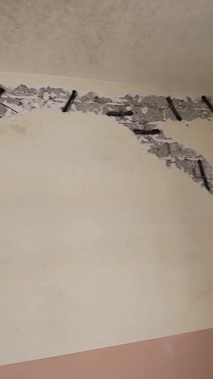 تمت المعالجه احد المنازل في قرية الشبالي 
زرع شياش حديد في داخل التشقاقات

تم معالجة /تشققات 
(كما موضح لكم في الفيديو)
العنوان : القياره 
الهاتف :  - ***********
مراسلة: الصفحه
