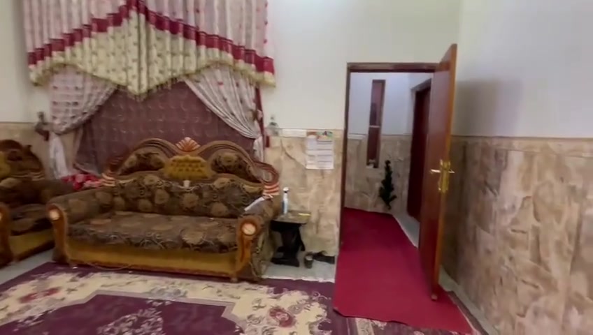 بيت  في  الدبيسات  جهه الشط
م 250 متر
قرب مستشفى الحكيم 
للاتصال ***********
