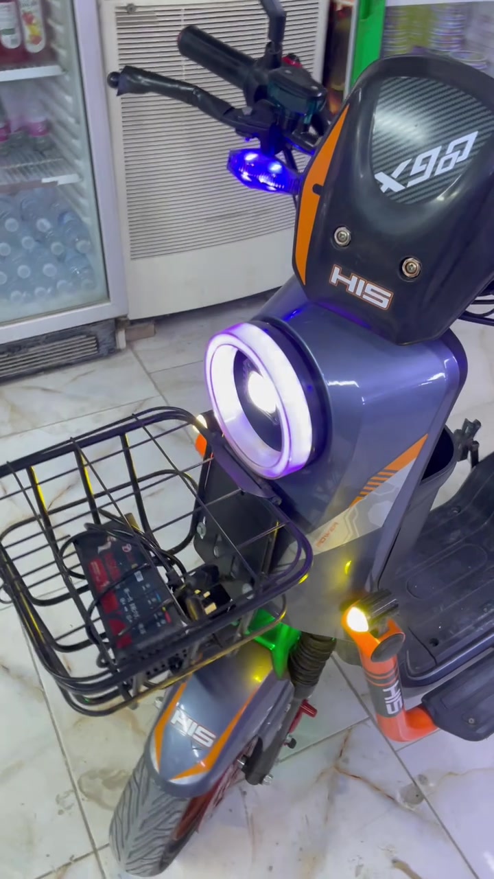 � دراجة شحن X900 للبيع

* النوع: X900 شحن
* الموديل: [2025]
* البطاريات: [5] 🔋
* حالة البطاريات: [جيدة]
* الشاشة: رقمية
* السرعة: [60km]
* الفرامل: [ديسك]
* الحالة العامة: نظيفة وشغالة بدون مشاكل
* الشاحن: موجود
* الموقع: [بابل/اسكندريه]
* السعر: [450] ألف قابل للتفاوض
للجادين فقط، الفحص والتجربة متاحة
التواصل فقط على الرقم اتصال او واتساب 
***********
