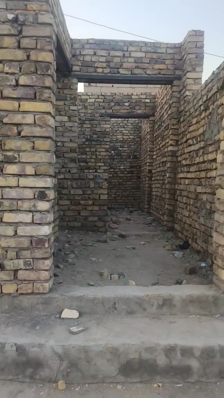 سلام عليكم  هيكل 50متر بناء طابوك يحتوي على غرفه او صاله مطبخ او صحيات العنوان نجف شارع المطار جديد بشارع علكم بشارع حاتم الخير نهايت المقرنص بل فرع شويه لكدام سعر مناسب 9 ملاين او بي مجال***********

