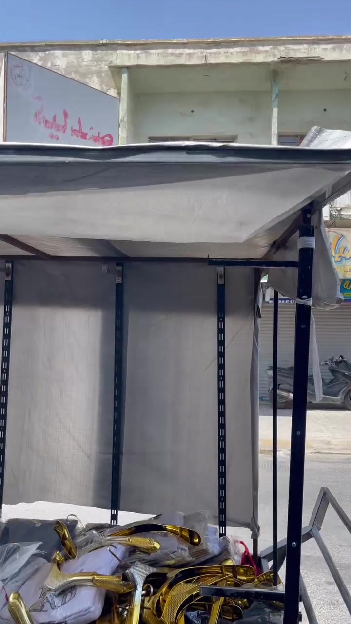 سلام عليكم عربانة للبيع يصلح للملابس
سعر مع محتوياتها 
سعر ١٧٥
مكان شارع اطلس 
***********
