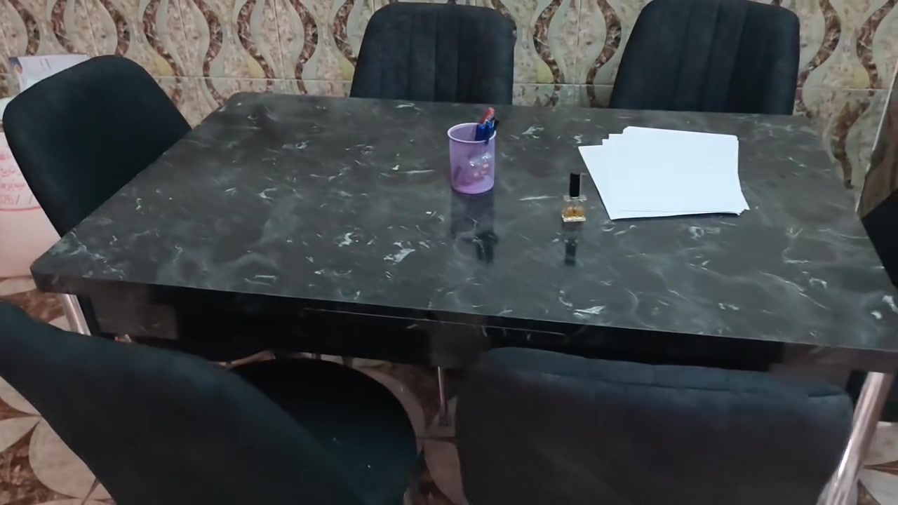 – للبيع مائدة طعام مع 6 كراسي 🔥
للبيع مائدة طعام أنيقة مع 6 كراسي، نظيفة جدًا وحالتها ممتازة، جاهزة للاستخدام مباشرة، بدون أي ملاحظات وتناسب كل بيت.
✅ 6 كراسي مريحة
✅ نظيفة ومعتنى بها.     ***********
✅ شكل راقٍ وسعر مناسب
للمهتمين يرجى المراسلة على الخاص أو الاتصال. البيع للأول بالحجز، والله يبارك لصاحب النصيب.
