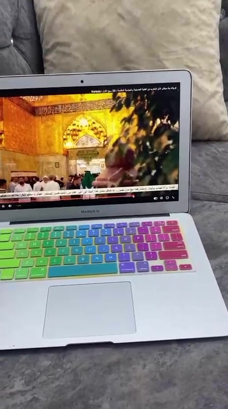 لابتوب ايفون السعر 200الف وبيه مجال