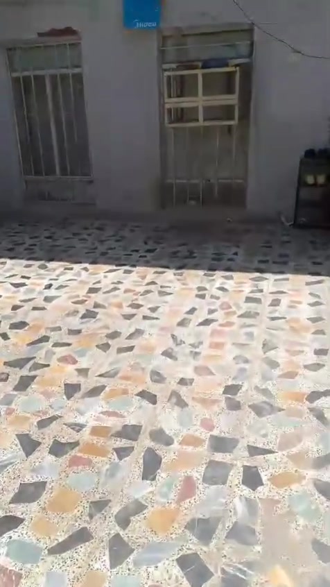 السلام عليكم ورحمه الله وبركاته بيت للبيع منطقه الابطال شارع العريض خلف صوره السيد الفرع الثاني والمساحه 175
‏‪***********‬‏ تصال 
*********** وتساب

