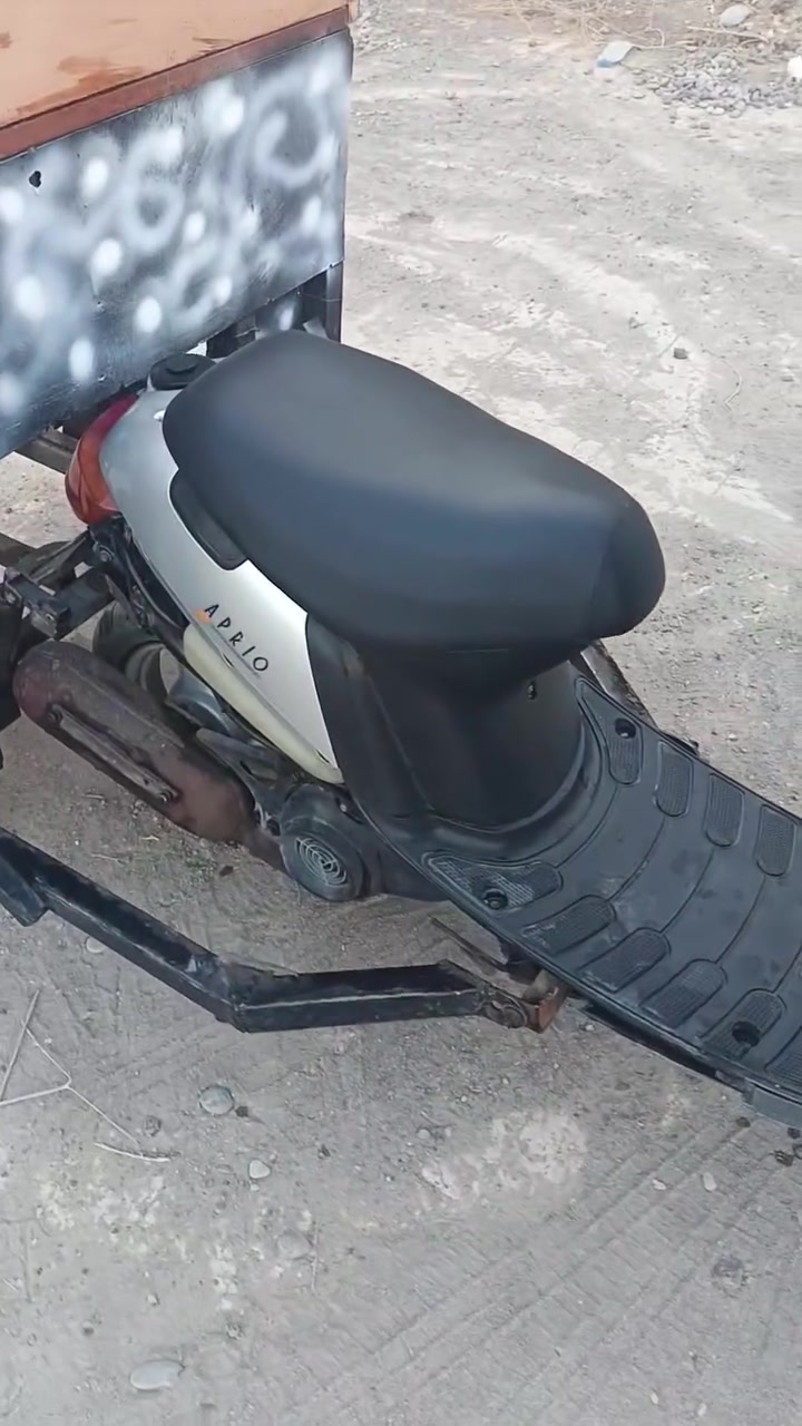 مطور بوتين مع عربه دراجه وضع شركه دبل قمجه شرط محرك ما مفتوح تحريكه ومعدك شرط مطور مكينه خرسه كيجات شغالين فقط. قبغ هندر مفتوح مبدل قايش الاصلي قطاره بل بنزين السعر 550 قفل الاتصال ***********  مطور اي شي تجاري مابي كلو اصلي
