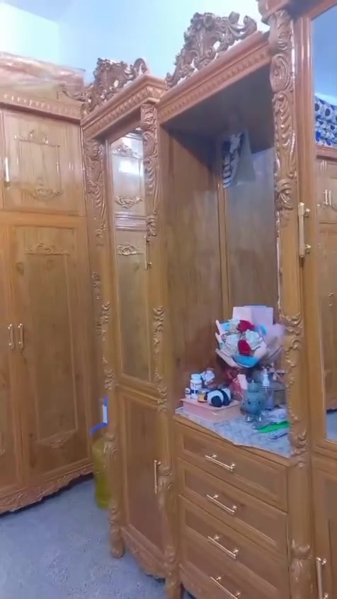 غرفه اللبيع نضيفه وجديده استعمال قليل ضخمه كنتور ست ابواب طابقين صاج من الخرج وداخل العنوان الكوفه اي استفسار ثاني ع رقم ***********
