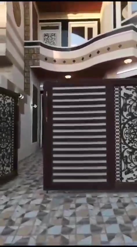 للبيع بيت حديث في حي العصري مساحته ١٥٠متر يحتوي على ٤ غرف نوم وموزع واستقبال ومطبخ وصحيات وكراج السعر ١٦٥ قابل للتفاوض للإستفسار***********
