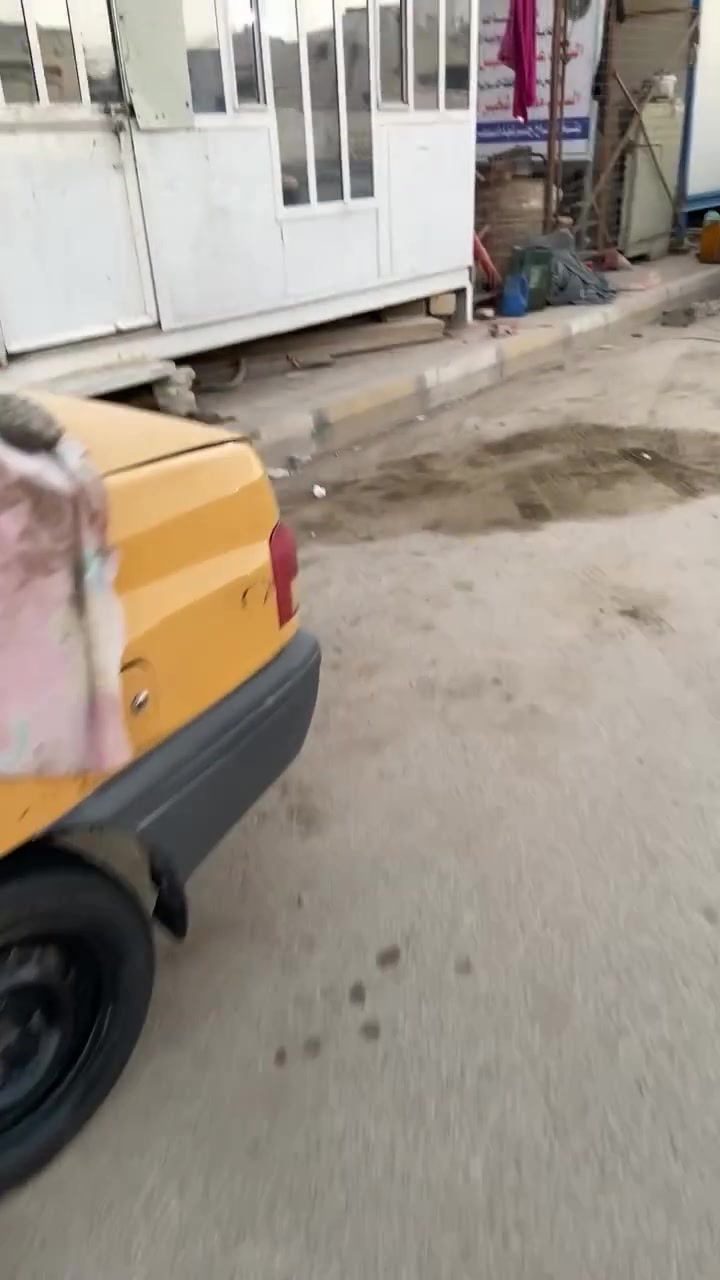 سلام  عليكم             موديل 2015 بيهة جاملغ بدل وثاني مضروب ومصلح بل خشم ماتة راعيهة موجود بكراج الحمزة سنوية 2027تصقط تبريدهة ما يشتغل بي ليك رقم قادسية كير ومكينة خير من الله دوشمة جديدة حدادية جديدة عليهة غرامة 400علمشتري هيئة مصفرة رايدهة بل 30وبيهة مجال ‭***********‬

