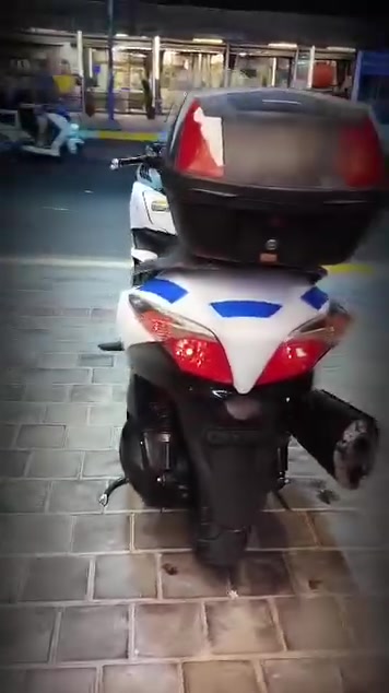 سلام عليكم للبيع سلفر ونج جي تي حديث ياباني  مكينه 400cc بل كارتون منفيس أوراق معرض موجوده بلاديه مكفوله ناعمه لأدخانه ولاصوت ولانضوح معدلها 180 ستان حساس اي بي إس وجي بي إس اوفر مود جنطه بلادي  جامه طويله بلاديه كهربائيات شغاله من طول لطول عل بلاد تجي تشغل وترايك وين ما يعجبك جواها تخم تاير جديد مكاني بغداد  الامين السعر مليونين  رقمي *********** للشراي يتصل وبخدمته

نص مكتوب في الصور:
- POVA 7 Ultra 5G
- 23mm f/1.7 1/30s ISO541
- 23mm f/1.7 1/30s ISO424
- POVA 7 Ultra 5G  23mm f/1.7 1/30s ISO665