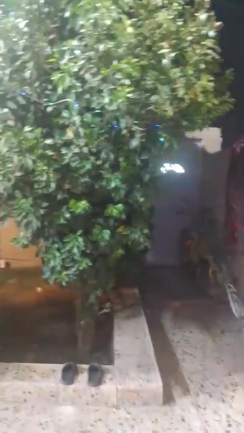 بيت للبيع  200 متر البناء غرفتين استقبال مطبخ صحيات دخليه  خارجيه بي كراج حوش جبير   البيت صب مسلح كاشي البيت كله كاشي  طابوك بناء جديد  البيت مطلوب اسكان 35 مليون السعر 90 بي مجال طابو صرف عنوان بغداد الشعله  بناء 2023 بناء حديث رقم القطعه 4253 ***********

نص مكتوب في الصور:
- Shot on POWER P55