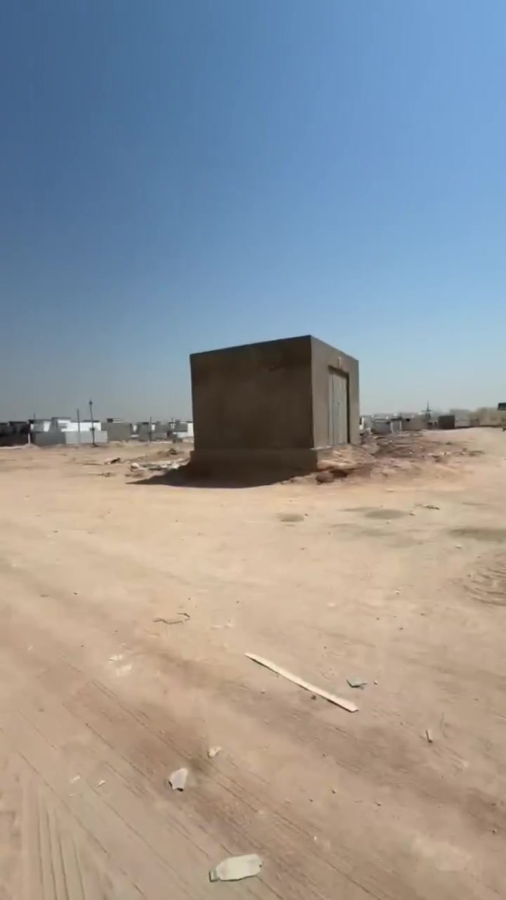 @إشارة 
دار للبيع ٢٠٠ طابق واحد غرفتين وصاله ومطبخ  واستقبال
وطرمه كبيره
يباع نقد 
للاستفسار أكثر مراسلة الصفحة أو الاتصال بالرقم***********
