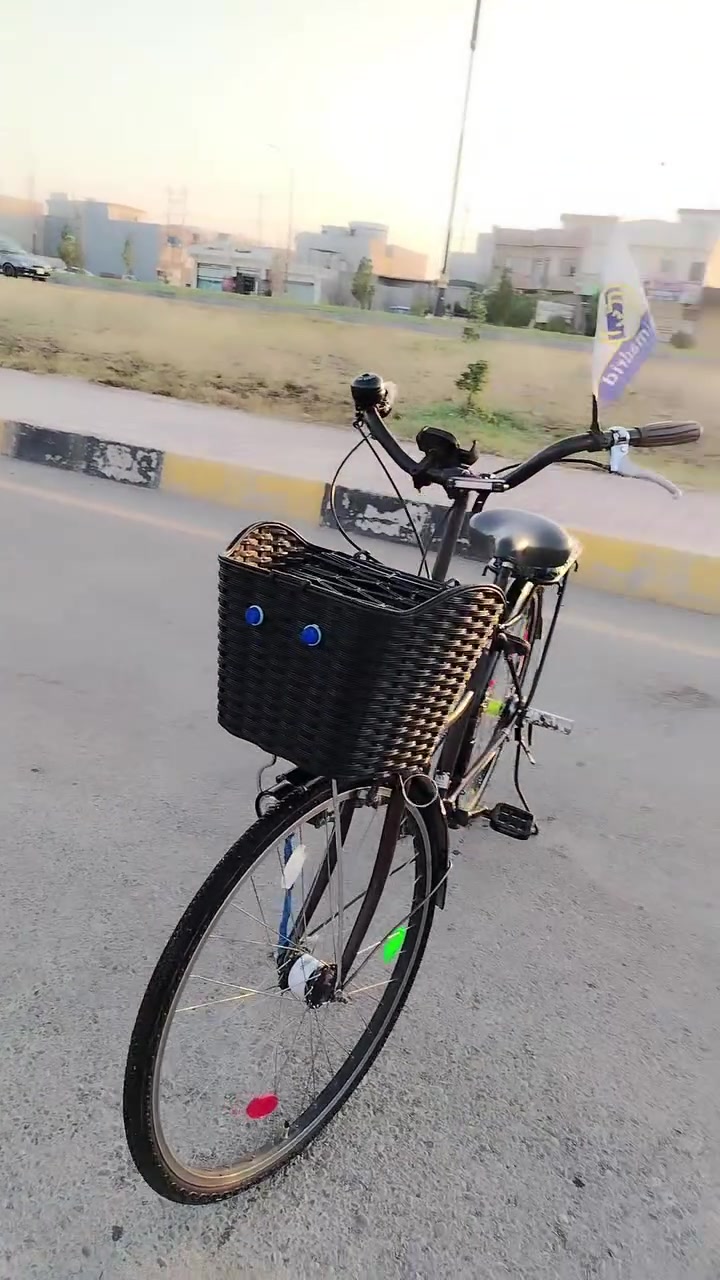 🚲 بايسكل عبد الحليم للبيع
📏 الحجم: 26

🎨 اللون: بيتنجاني

💪 حديده ثقيل وقوي

✨ المكينة جديدة

⚙️ الكير شغال

🛑 البريك الأمامي والخلفي شغال

🔒 قفل خلفي

🦶 حماليات خلفية للرجلين

💡 دينمو شغال واللايت أبيض وكلش قوي

🚲 سياقته كلش مرتبة والبريك بمكانه

🔥 لشتو كلش مرغوبة

💰 السعر: 90 ألف

🤝 وبيها مجال للطيبين

📍 المكان: موصل – الجانب الأيسر – يارنجة الشرقية

📞 للتواصل: *********** (كورك) — واتساب متوفر
