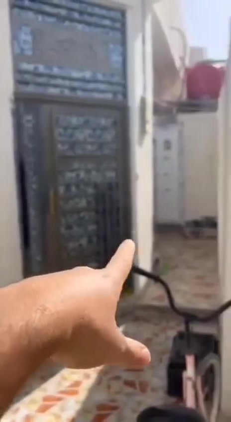 🏡 عقارات الحيدري 🌟
إعلان عقار مميز للبيع
أهلاً وسهلاً بكم
نوع العقار: طابو زراعي (وكالة)
المساحة: 150 متر مربع
نوع البناء: طابق واحد (بلوك)
الموقع: البصرة - أبو الخصيب - العوجة (مقابل قاعة الشهد، قاع الصوالح)
📌 تفاصيل ومحتويات البيت:
🛏️ غرف النوم: 2 غرف نوم
🏛️ الاستقبال والديوانية: غرفة استقبال وديوانية
🛋️ الصالة: صالة معيشة
🍳 المطبخ: مطبخ مرتب
🚿 الصحيات: مرافق صحية متكاملة
💰 السعر المطلوب: 85 مليون دينار عراقي (قابل للتفاوض)
📞 للإستفسار ومزيد من التفاصيل:
📱 *********** (أبو أمير)
📱 *********** (حسن أبو كيان)
