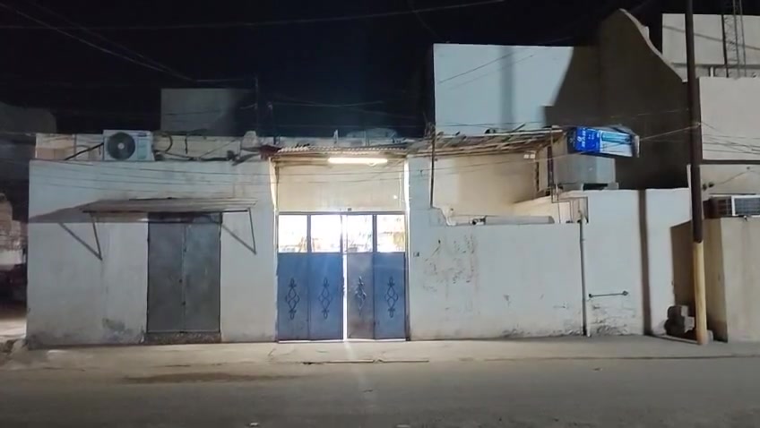 ياالله يتوفر بيت طابو زراعي سند 25 المساحه 210متر قاطين يحتوي على 5غرف نوم وهول واستقبال ومطبخ وصحيات ومحل من ضمن البيت وكراج سياره السعر 75مليون وبي مجال خدمات كهرباء وماء وشارع تبليط الخالص الشرقيه مقابل أسواق الحداد للأستفسار ***********
