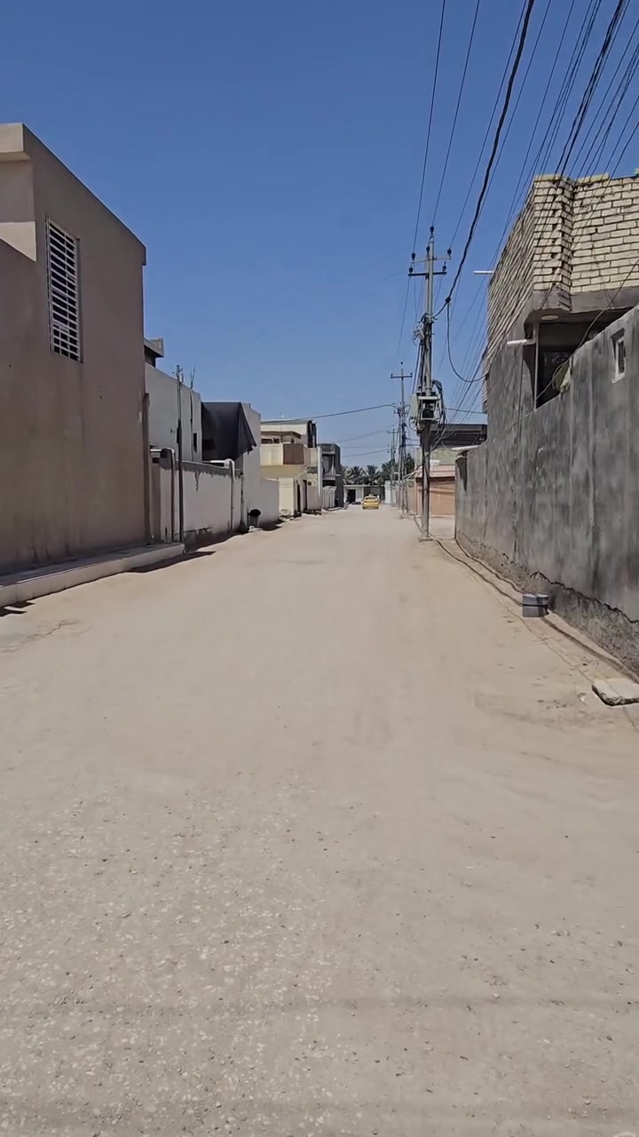 السلام عليكم بيت للبيع بحي ذويوب الاول البيت ركنين يحتوي  على مضيف وصالتين وغرفتين ومطبخ  
المساحه ٢٦٠م
نوع العقار طابو زراعي 
للتواصل *********** ياسر عطروز
