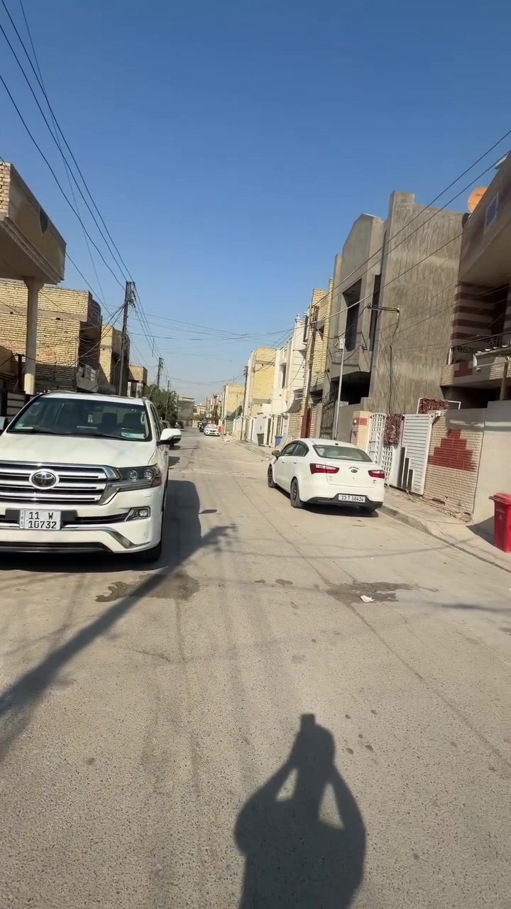 تابعني متخسر شي يوصلك كلشي مناسب وجديد 
مكتب احمد الحچامي 

١٠٠ متر للبيع حي التراث الكرخ شارع الكازينو اول شارع يمنه مكان مرتب كلش وهادئ طابق ونص غرفتين نوم سعر مناسب جدا  الياخذه يكدر يستثمره ب ٤٠٠ الف اكتب تم يجيك السعر بلتعليق 
ملاحضه 
لا يباع في القسط
لا يباع عل مبادره 
طابو صرف وليس زراعي 

مكتب احمد الحچامي 
***********
***********

