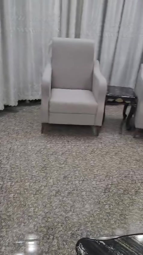 تخم عشر مقاعد جديد قبل سبوع اشتريته موالم صالتي ابيعه ب ٤٠٠ وبي مجال بسيط  ***********
