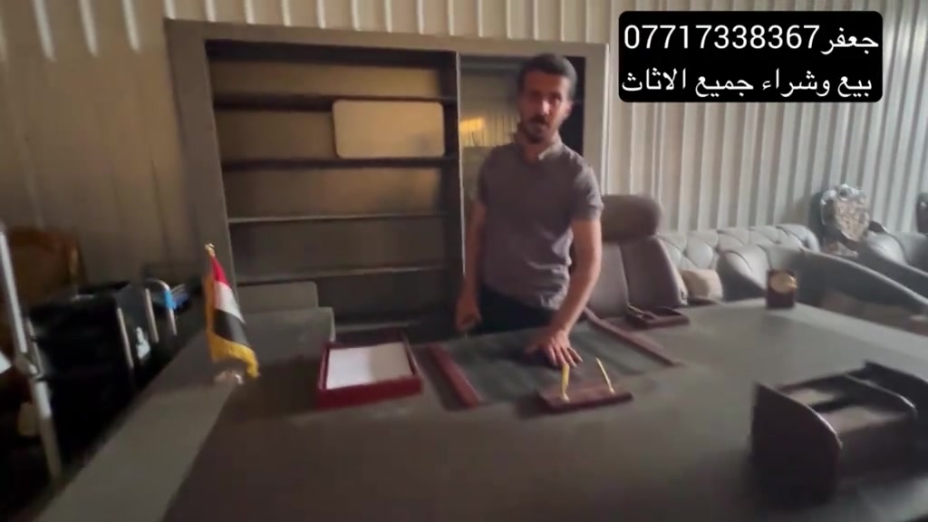 #اثاث مكتبي-ميوزة طعام-سبالت-قاصه#معرض جعفر بيع وشراء جميع الاثاث 

نص مكتوب في الصور:
- *********** جعفر
- بيع وشراء جميع الاثاث