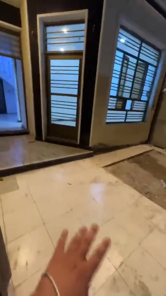 سلام عليكم عندي بيت للايجار بل غزالية يم قرب السريع بناء حديث بي 4نوم وصاله ومطبخ وصحيات عدد 2 مساحة خمسين للاستفسار الاتصال *********** إيجار 700بي مجال
