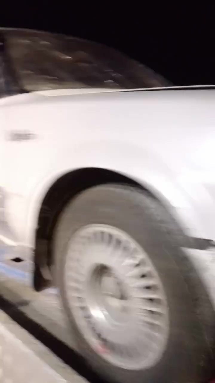 ابراهيم الشيخلي وا حد خارتوب ساحه الطيران جوه تانكي ماء هاتف ***********
