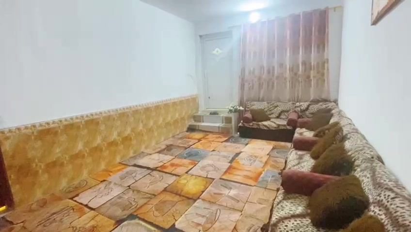 بيت وشقه معزوله للبيع مساحه 260 م في حي اور 
البيت يحتوي 
الطابق الاول : 
كراج كبير واستقبال وهول ومطبخ وصاله وغرفتين نوم واحد منها اسويت داخلها حمام ومجمع صحي داخلي وخارجي ومناور محاطه بلبيت 
طابق الثاني : 
غرفتين وحده منها اسويت وصاله ومجمع صحي 
وشقه معزوله مؤجره حاليا تحتوي على غرفه ومطبخ وستقبال ومجمع صحيات عدد 2 
البيت ترميم جديد ونضيف جدا
البيت شنو نوع ملكيته: طابو لو سند، وهل الأوراق كاملة وجاهزة للبيع؟: 
طابو صرف 
البيع شامل الشقة المؤجرة لو تريد تبيع البيت فقط؟ وكم الإيجار الشهري للشقة حالياً؟: 
ايجار الشقه 250 الف 
شنو السعر المطلوب النهائي، وأكو قابلية للتفاوض لو لا؟: 
400 قابل لتفاوض بقليل جدا 
شنو الخدمات المتوفرة بالمنطقة: ماء، كهرباء، مجاري، وإنترنت؟: 
كلشي متوفر 