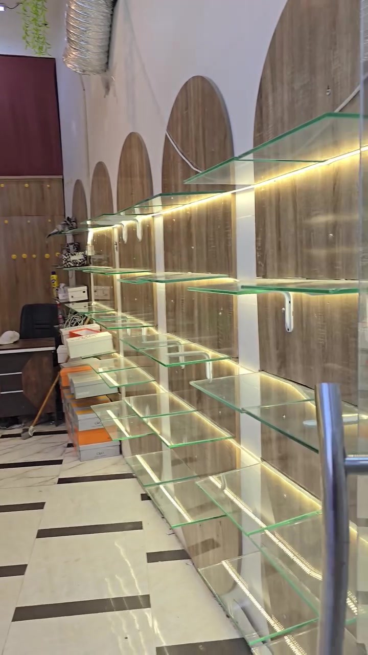 🔹 رفوف جام للبيع 🔹
📏 عرض الجام 2 سانتيم
🪵 خشب تركيب قوي ومتين
✨ شغل مرتب ونظيف
🏪 مناسب للمحلات والمعارض
💰 بسعر مناسب
📩 للاستفسار راسلني خاص
***********
