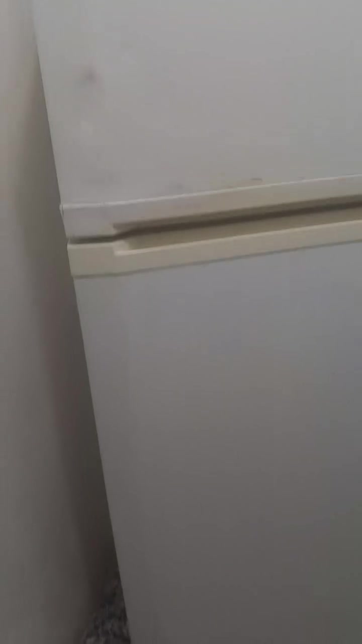 السلام عليكم ثلاجة حجم كبير للبيع 
***********
***********

