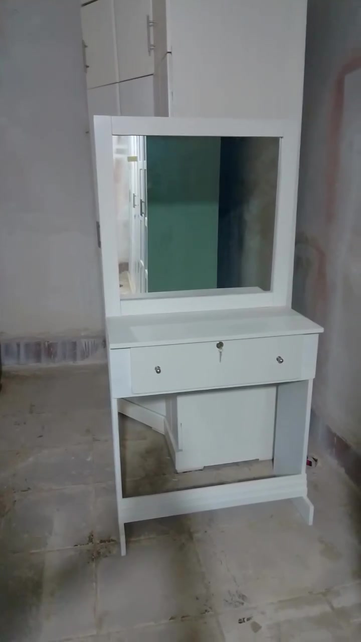 معرض سليم
غرفة نوم شبابيه كويتيه ايطاليه مستخدمه شرط النظافه والمتانه وشرط كويتي ايطالي درجه اولى مو تركي ولا ماليزي كنتور 6  باب 3 متر الابواب الجانبيه مقطعه 

سرير نفر عدد 2 بتخت تفصال جديد كومدي واحد وسطي 

ميز مرايه السعر 650 الف عنوان الغراف حي الجامع 

شارع الخياطين ***********
