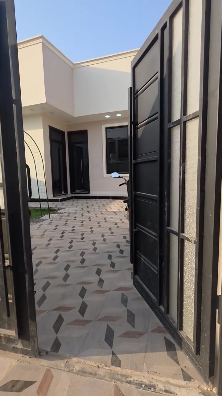 ملاحظه البيت وياه غرفه تركي جديده وسخان وتانكي وماطور كله جديد مامستخدم بالطهمازيه خلف المحطه الود البابلي 
@إشارة @إشارة ***********
