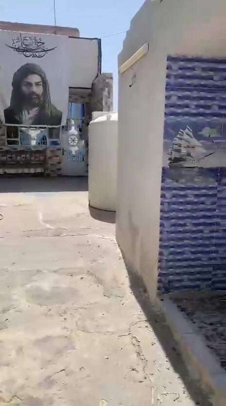 سلام عليكم عقار للبيع مساحه 418 متر طابقين زراعي 
يحتوي علا الطابق الول علا استقبال وا مطبخ وا صاله وا 2 غرف نوم معه صحبات داخلية وا خارجية
وا طابق الثاني يحتوي علا 2غرفه نوم وا صاله وسطح
وحديقه أمامية
عنوان تقاطع النهروان شارح المصلخ
رقم الجوال ***********
