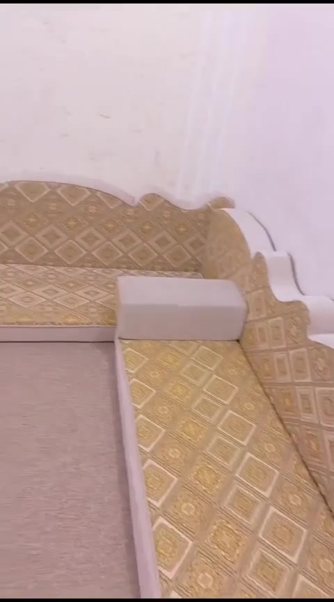 ديوان للبيع
نضافه اخو الجديد وجهين 
سعره 550
حي سومر 
***********
