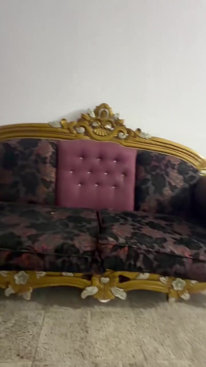 قنفات ملكيات ناقصهن بس رجلين ***********
