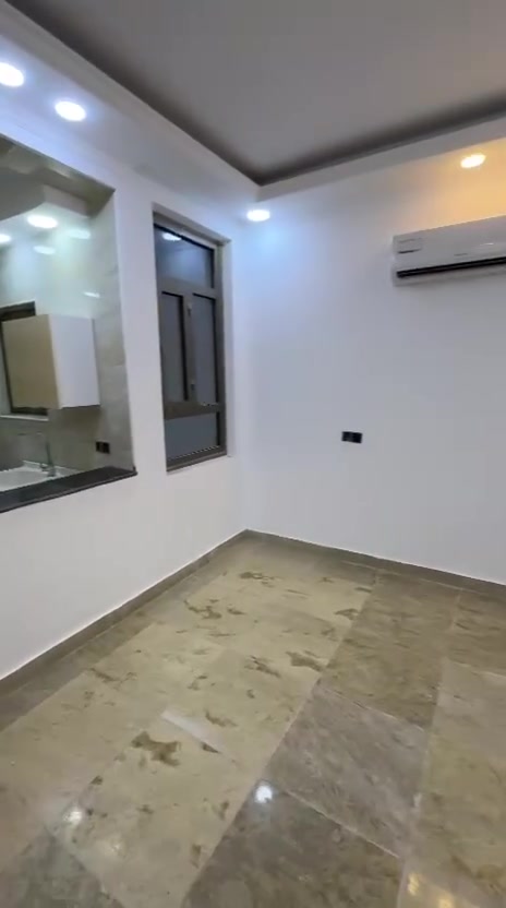 شقق للايجار زيونة 710 شقق حديثة تحتوي على مطبخ كامل وسبالت 
للاستفسار راسلونا واتساب 
***********
مكتب علي نظام التميمي 
موقع المكتب 
زيونة/قرب دار الازياء
