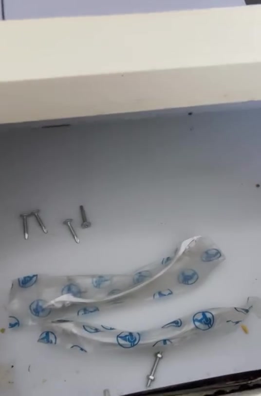 سلام عليكم عندي كاونتر مشتريته جديد قبل شهرين حتى يدات اكو ممشدودات اريده ب ٢٥٠ وبي مجال مكاني حي الجهاد الحمدانيه رقم ***********

