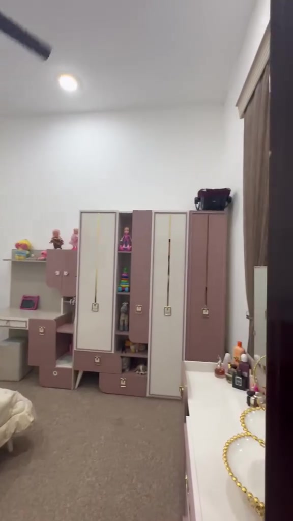 السلام عليكم
***********

 يتوفر بيت للبيع مساحه 200متر

 طابو زراعي عراقي🇮🇶

 البيت طابقين طابق الاول غرفتين صاله مطبخ دوانيه صحيات داخليه خارجيه

 طابق ثاني يتكون من 4غرف منام صحيات

كراج سيارة🚕

 العنوان /ابو الخصيب حمدان قرب المستوصف 

  السعر/ 175مليون وبي مجال 

رقم الهاتف/***********
