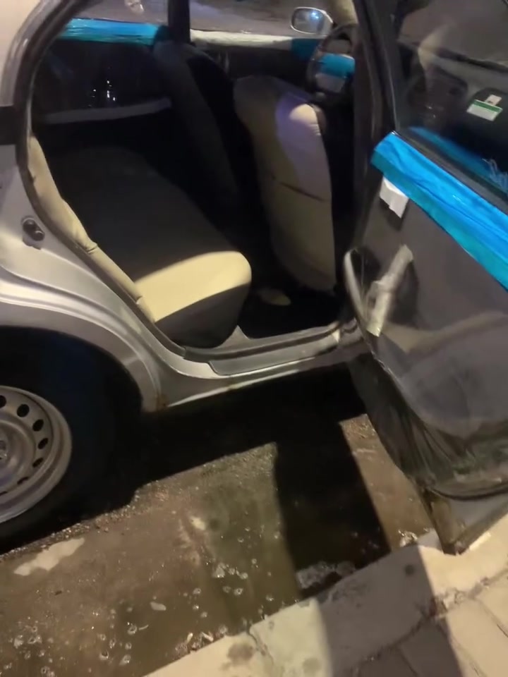 سلام عليكم شيزر مكينه ثنين ونص بل باكيت كير نضيف سياره مرتبه عوزه دبه مال بريك بريكه ضعيف شرط تحويل لو وكاله سياره سعره ٢٦ بيه مجال بسيط كلش العنوان البصره قريب الجمهوريه سياره (نقل جثه فقط )رقم ***********
