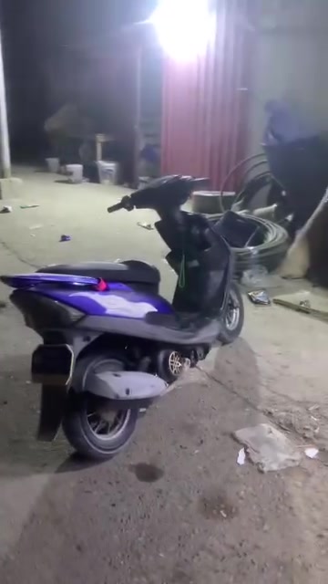 دراجه بلاديه وبيه تزويد بلادي للبيع بيه نقصه فيشه مال بكلايت وهاهيه للتواصل ***********
