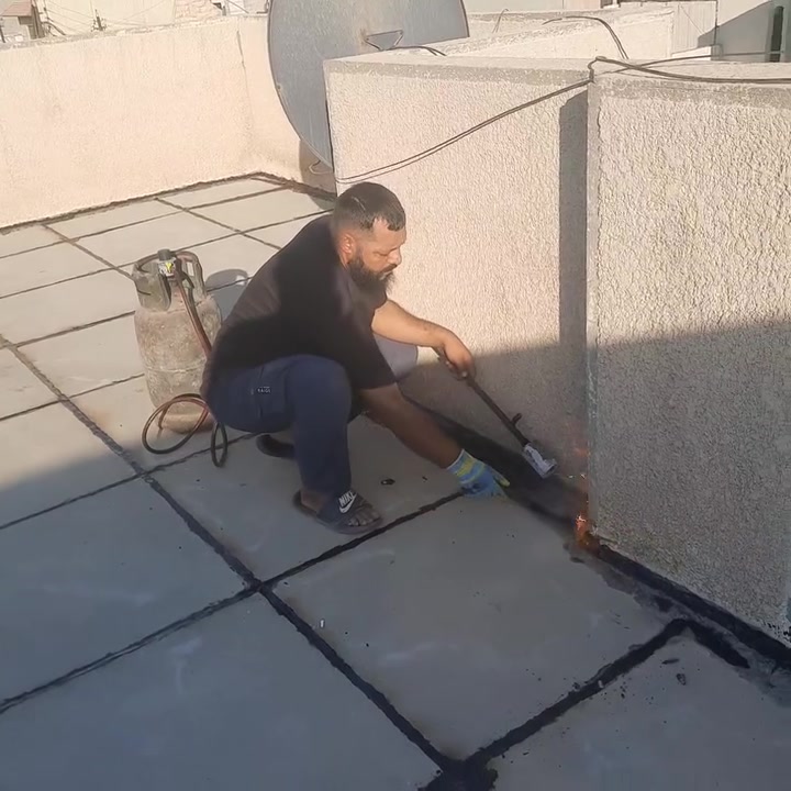سلام عليكم يوجد خلفه زفت وماستك عاده وجديد الستفسار عل راقم ***********
