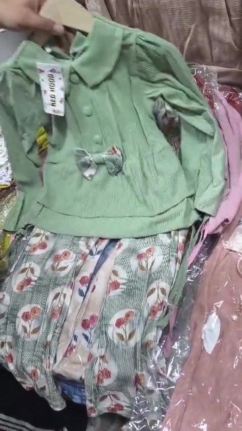 سوت بناتي قديفه ناشفه 
سعر الدرزن // 54 الف 
يلبس ٣ل٨ سنه 
اقل طلب ٢ درزن 
للحجز المراسله  الصفحة 
 #واتساب 
*********** 
توصيل 🚚 جميع محافظات العراق 5  دينار
