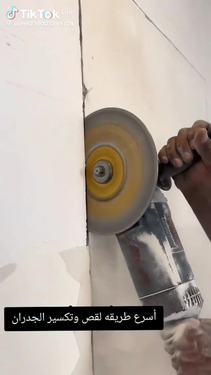 السلام عليكم ورحمة الله وبركاته.
اي شخص محتاج 
فتح باب 🚪+شباك  أو جدار 
إحنة حاضرين 
للإتصال/*********** واتساب

