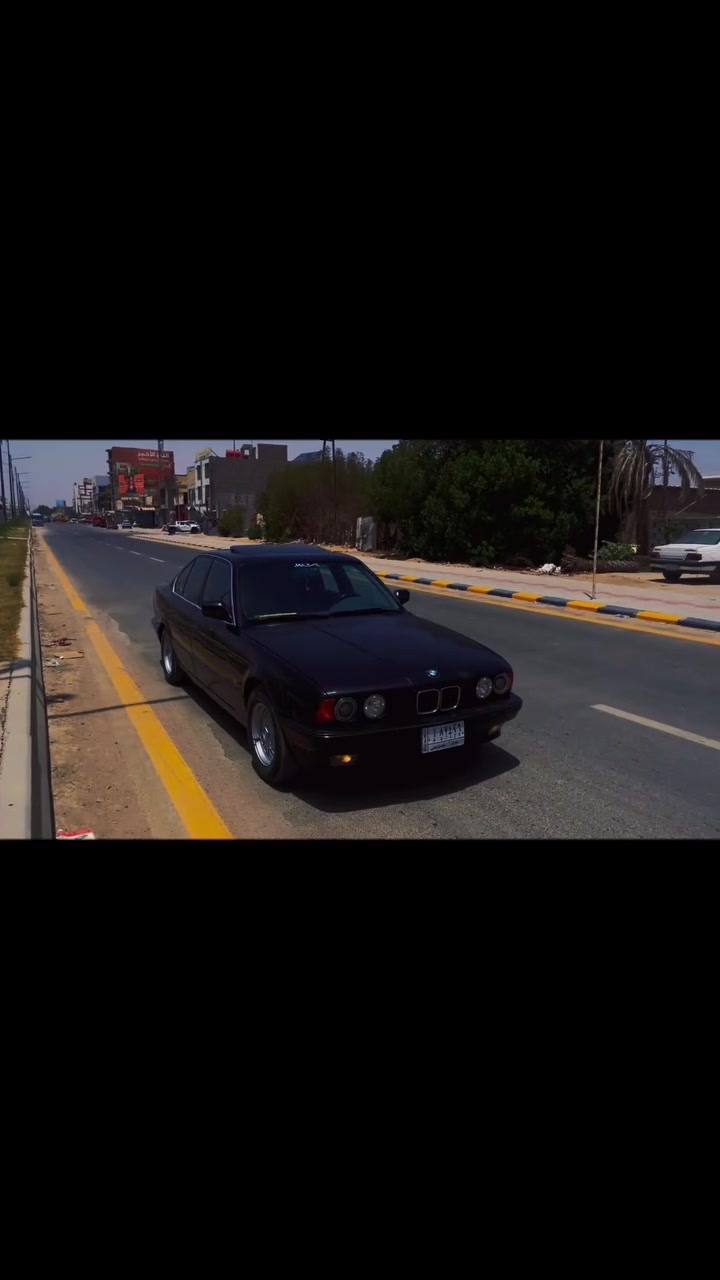 السلام عليكم
BMW525i
موديل ١٩٩٠
رقم بغداد ألماني 
فتحه
كشنات كهرباء
تبريد قطعتين 
اربع جام كهرباء 
محرك 25 اصل مسكر تك فانوس 
داخل نيلي المقاعد الأماميه تحتاج دوشمه
صاج دبل جكمجه  
تبريد شغال 
السعر 60 وبيها مجال 
مكان السيارة نجف ***********
