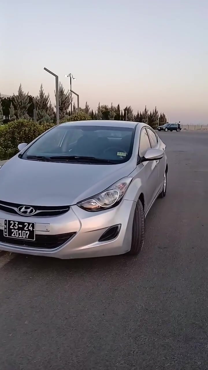 ئافانتي٢٠١٢
سوكان فوليوم

ئيكو
جام كاره با
ئاوينه ي كاره باي 
ناوره ش 
كاميره
شاشه ئايبات
مه كينه كه وره به بانزيني نورمال كيشه ي نيه
 سوج كونترول
ته بريد زورسارد
سه ياره يه كي زورتازه و جوان
به شه رتي ده فيته ر
 زورباكونازداره مه سره في ته واوم كردوه تيايا
سليماني
53كه لا  ريزم بوهه مولايه ك
***********
