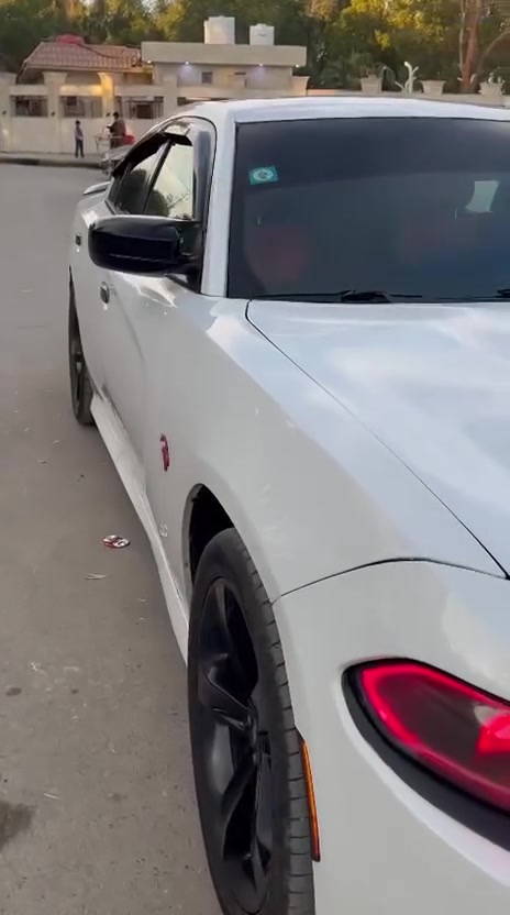 السلام عليكم 
*جارجر 2020سوبر تراك باك RT
*محرك 5.7L(5700)(8V)
*رقم بغداد 
*ماشية km 98،00 
*هدرز SRT
*لدات نهاري امامي متغير على الموبايل 
*غرفة SRTحضن شامو وجلد 
*السيارة جاهزة من كلشي مكينة وكير وتخم تاير جديد وحدادية جديدة 
*حادثها جاملغ وبنيد وبيها صبغ# ابيع حزام 
*مكان السيارة البصرة 

مكلف بالنشر 
رقم صاحب السيارة ***********
