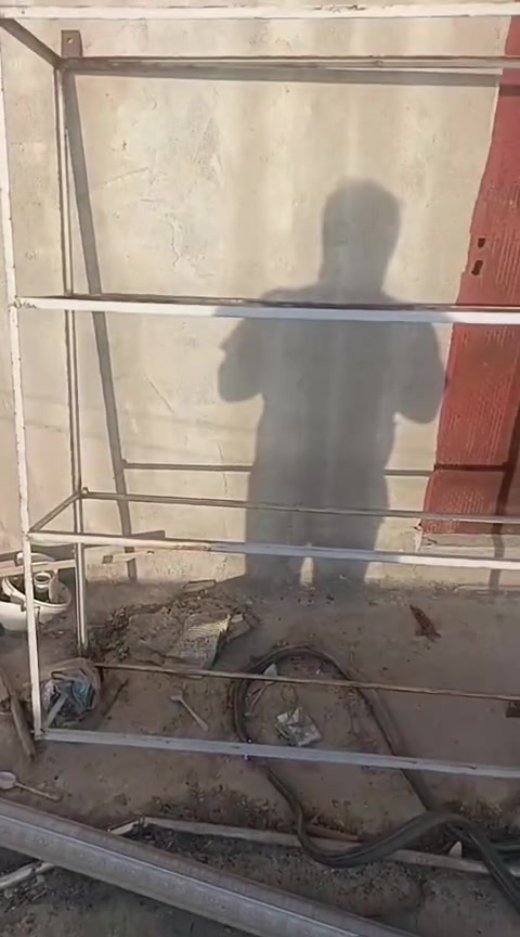 رفوف  مع خشبهم للبيع رقم التواصل *********** او ***********
