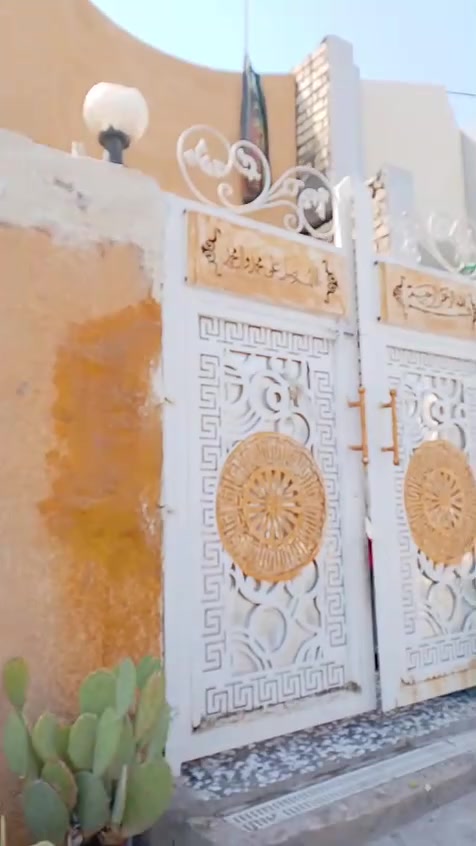 السلام عليكم دار البيع المساحة ١٠٠متر خدمات كلشي متوفر بشارع خير العبدالله الاستفسار التصال على الرقم ‏‪***********
