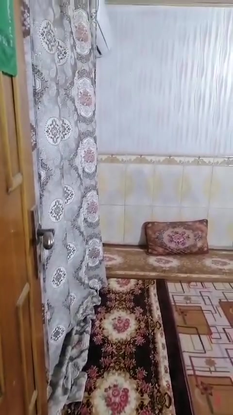 بيت للبيع طابو صرف لمساحة بالطابو 109متر واقع حال 120متر
طابق ونص 
ديوانية وهول و4غرف نوم 
مطبخ 
حمام داخلي صحيات خارجية البناء كونكريت بناء قديم بس نظيف متوفرة كافة الخدمات 
الموقع 5ميل خلف ساحة الصلاة قرب حسينية الحيادر 
السعر 125وبي مجال 
والي مقدم عالمبادرة عادي أبيع مع دفع مقدم وضمانات 
البيت ينباع كامل هو والأثاث استفسار ع رقمي بي واتساب ***********

